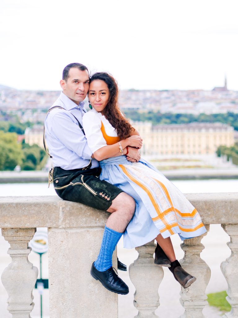 Schönbrunn-romantic-Couple-Photo-Session-by-Virag-Horvath-photographer